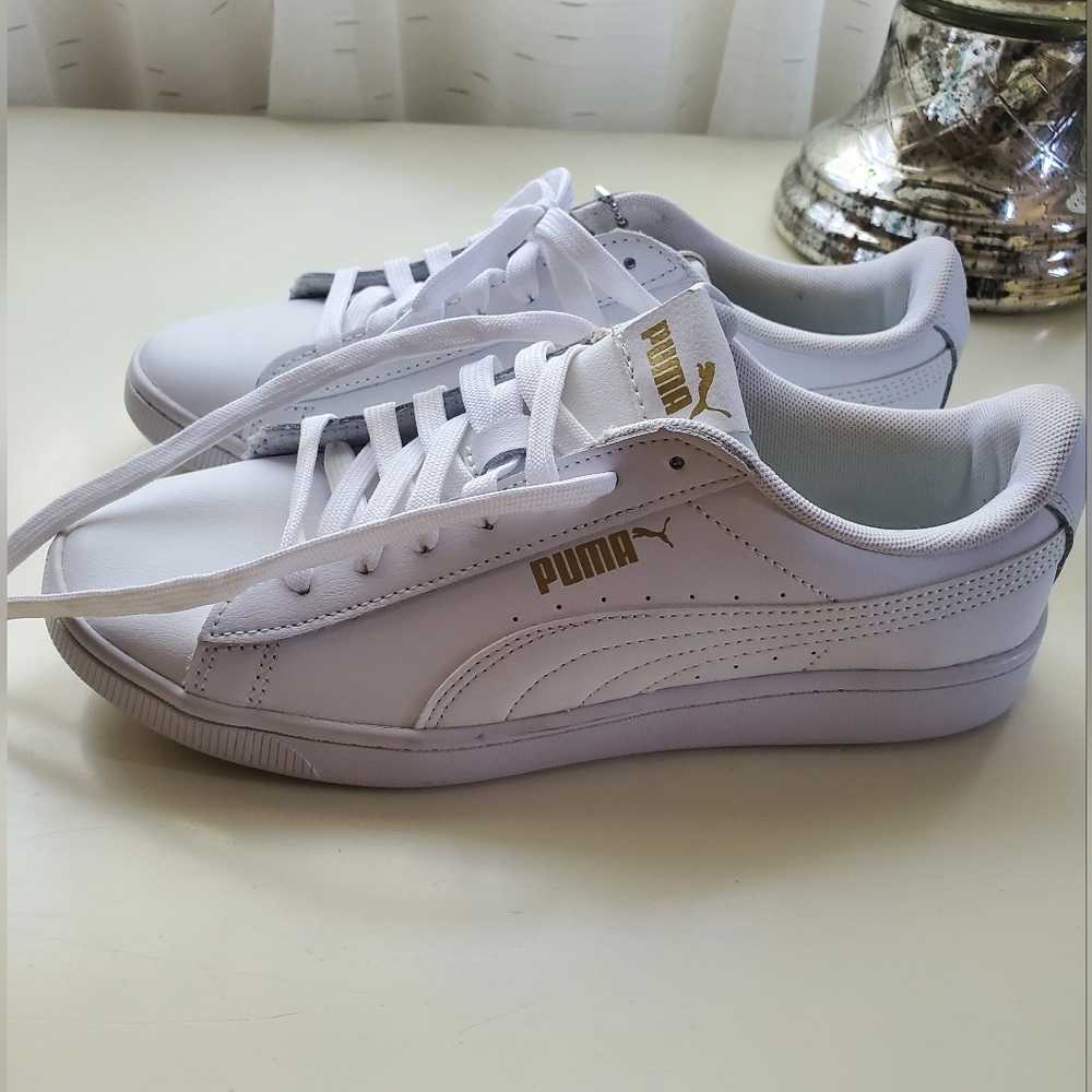 Puma Softfoam Women's White Leather Sneakers Size 7.5